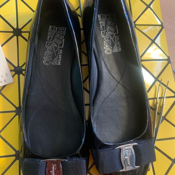 Salvatore ferragamo flats size 7 - Picture 3 of 11